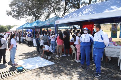 Los uniformados compartieron con la comunidad.