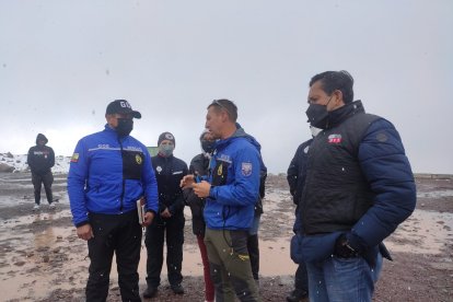 Puesto de Mando Unificado se encuentra reunido en el Nevado Chimborazo. Se coordinan acciones para el rescate de excursionistas.
