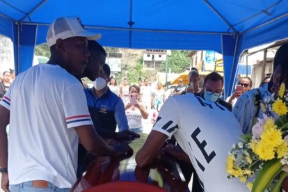 Antes se le rindió un homenaje en en estadio de la capital de la Provincia Verde.