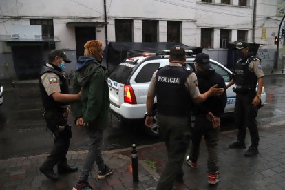 Los sospechosos fueron detenidos en las afueras del centro de salud de Chimbacalle.