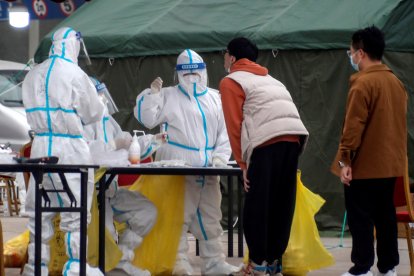 Las autoridades de China informaron que el repunte de casos positivos se debe a la variante delta.