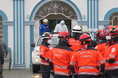 Los cadáveres de los andinistas llegaron la mañana del lunes 26 de octubre a la morgue de Riobamba.