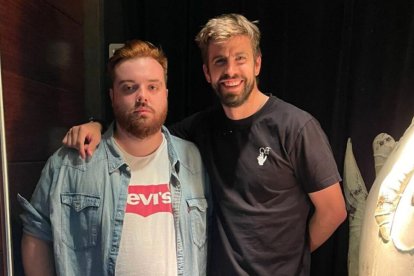 El streamer Ibai, junto a Gerard Piqué el día del lanzamiento del Mundial de Globos