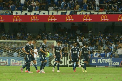 La victoria de Emelec en el Clásico del Astillero se vio opacada por los incidentes en los alrededores y en la tribuna del estadio Capwell.