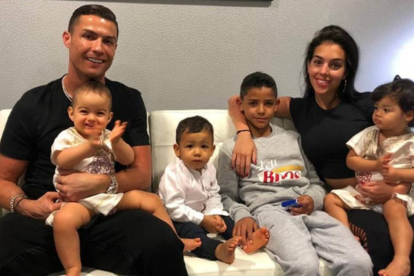 El astro portugués, es padre de 4 niños, tres de ellos los tuvo con su actual esposa.