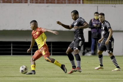 Barcelona perdió el 27 de octubre ante Aucas (amarillo), en el duelo aplazado la octava fecha de la segunda etapa de la LigaPro.
