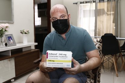 Juan necesita medicación con un costo caro y junto a su familia ve la forma de  conseguirla.