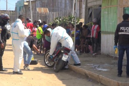 Agentes de la Policía retuvieron la motocicleta en la que se movilizaban los pistoleros.