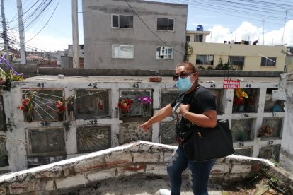 Deudos se enteraron de las exhumaciones cuando fueron a cementerio.