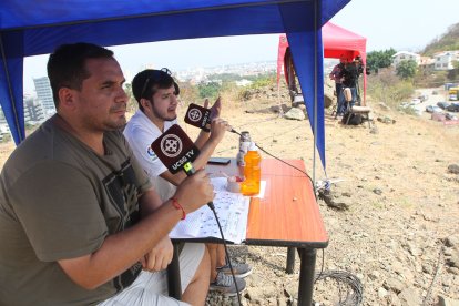 Israel 'Kaiser' Mosquera (i) y Andrés Silva, son los encargados de narrar y comentar, respectivamente, cada encuentro de la Amateur League.