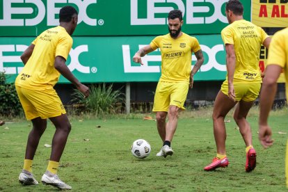 Gonzalo Mastriani será quien comande la delantera de Barcelona.