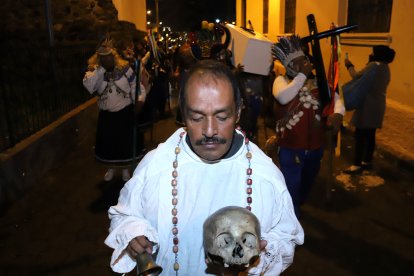Luis Mediavilla hace el tradicional recorrido por las calles de Tumbaco.
