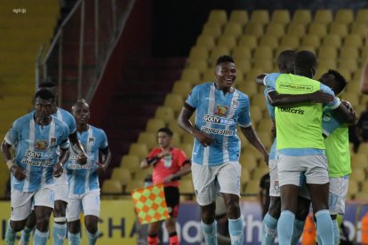 Una noche de terror vivió el Ídolo. Los octubrinos le hicieron la fiesta y ahora sueñan con ganar la segunda etapa.