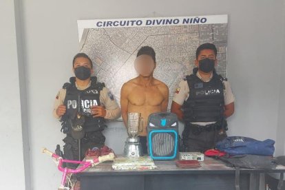 El sujeto, luego de ser retenido por moradores, fue capturado por policías.