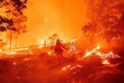 Los incendios forestales en Norteamérica y otras regiones del planeta son vistos desde el espacio