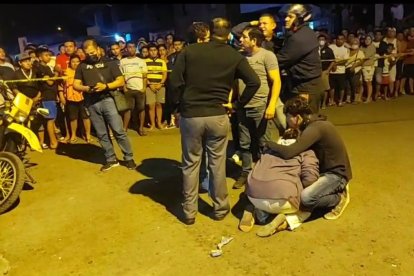 Según la policía, el fallecido portaba una pistola con 9 municiones sin percutir.