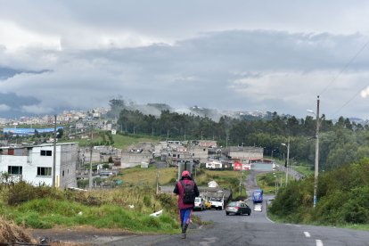 Moradores comentan que a veces se pueden ver carros  sospechosos merodeando.