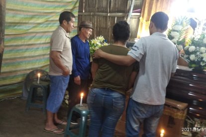 Los restos de Julio Dionisio Pinela son velados en la sala de su casa. Hoy será sepultado.