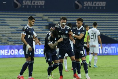 Los millonarios vencieron 2-0 al Ponchito y con ello el cuadro azul se mantiene vivo en su pelea por ganar la segunda etapa y quedar campeón de forma directa.