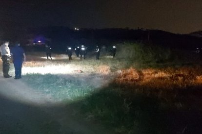 En este sector apartado del cantón Durán fue encontrado el baleado.