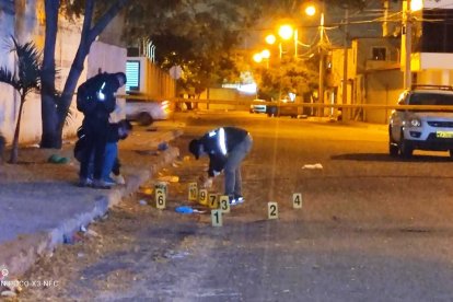 Agentes de unidades de Criminalística y Dinased se desplegaron en el sitio.