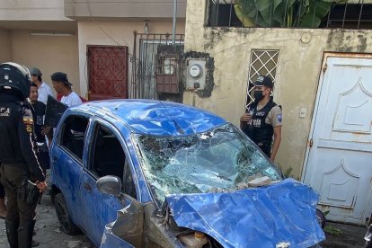 Las víctimas, de 37 y 2 años, acababan de salir de una reunión familiar, en Mucho Lote. Los criminales los esperaban en una moto.