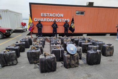 La droga sacada de las aguas del Pacífico, frente a las costas de Manta.