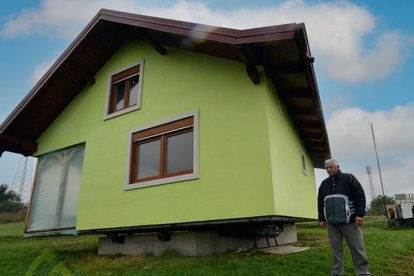 La casa giratoria queda en Bosnia.