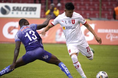 El Chavo Cruz (d) se ganó el llamado a la selección al ser titular en Liga de Quito y por su buen juego en el amistoso ante México.