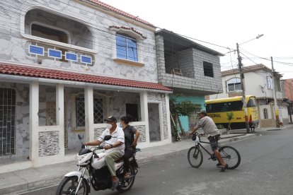 El crimen ocurrió en el portal de una casa de la cooperativa Andrés Quiñónez, en el sur porteño.