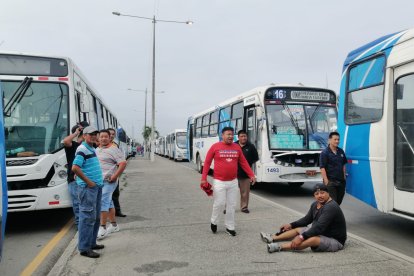 Los transportistas dicen que no les alcanza para el mantenimiento de las unidades.
