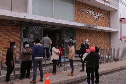Los familiares de la menor quedaron indignados luego de que el abogado del sospechoso no se presentara a la audiencia de ayer.