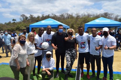 De izquierda a derecha: Consuelo Flores (concejala), Rhonda Cevallos (vicepresidenta de Planificación de Ambiensa), Frickson George, Tanque Hurtado, Josué

Sánchez (vicealcalde de Guayaquil), Cynthia Viteri (alcaldesa de Guayaquil), Iván Hurtado, Raúl Avilés, Stefano Ferretti (vicepresidente de Operaciones de Ambiensa). Y abajo, Patricia Rivera (presidenta de la Empresa Pública de Vivienda).