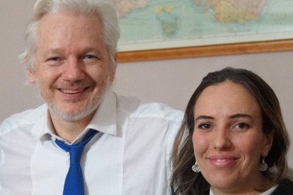La pareja inició su relación cuando Moris formaba parte del equipo de abogados de Assange.