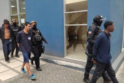 Más de 5000 municiones y 75 explosivos tipo dinamita incautaron la madrugada de este jueves en la Penitenciaría del Litoral.