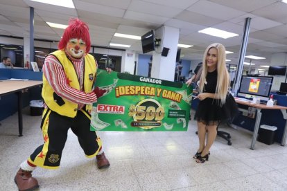 Trulito y Karito también quieren ganarse las 500 latas que regala Extra