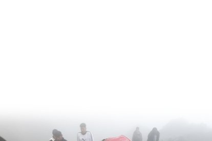 Auto al que le cayeron rocas.