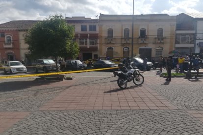 Sitio donde acribillaron a la mujer está acordonado por la Policía.