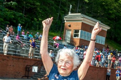 La adulta mayor marcó una record mundial, gracias a su hazaña.