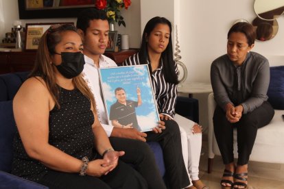 El dolor embarga a los familiares de John Campuzano Triviño. Ya fue sepultado.