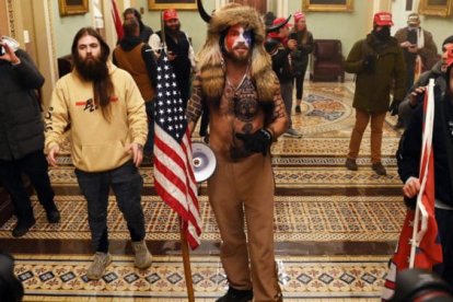 El hombre disfrazado de vikingo fue sentenciado por su participación en la toma del Capitolio, a inicios de 2021