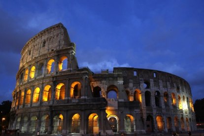 El antiguo coliseo sigue siendo escenario de escenas y extraños comportamientos parte de turistas.