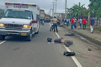 Así quedaron los cuerpos luego de impactar contra una vereda.