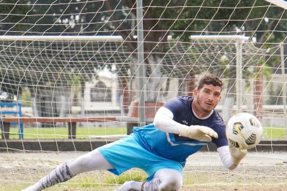 Jorge Pinos arquero de 9 de Octubre.