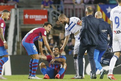 Sergio Agüero no pudo seguir jugando el duelo entre el Barcelona y el Alavés, el 30 de octubre pasado, por un dolor en el pecho.