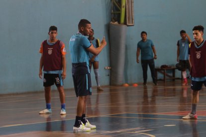 Darío Meza, estratega de la selección de fútbol sala de Ecuador, entregará esta semana la lista final.
