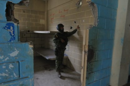 En una de las áreas de Transitoria F
fueron hallados los cuerpos de seis reclusos. Tenían heridas hechas con objetos cortopunzantes y disparos.