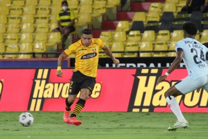 Barcelona gana 1-0 a Universidad Católica.