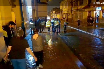 Moradores del sector impidieron que el conductor y acompañante huyeran del sitio.