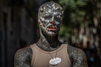 Anthony busca convertirse en alien negro.